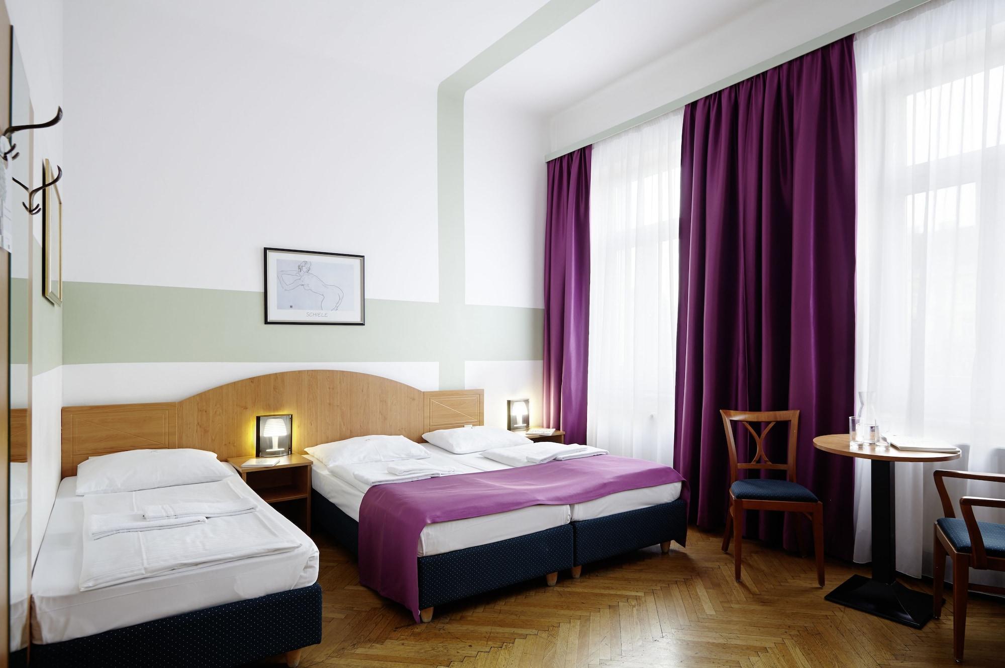 Boutique Donauwalzer Hotel 3*
